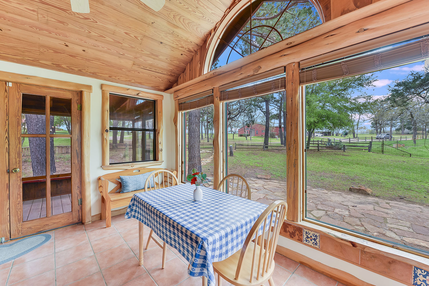 036_Guest House-Dining
